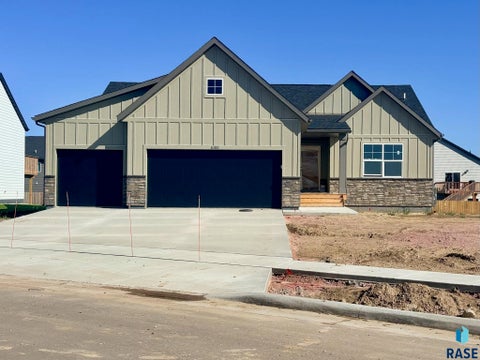Homes For Sale - 6300 W Goldberg Drive<br/> Sioux Falls, SD 57107