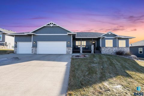 Photo of 8209 E Willow Leaf St, Sioux Falls, SD 57110 (MLS # 22600326)
