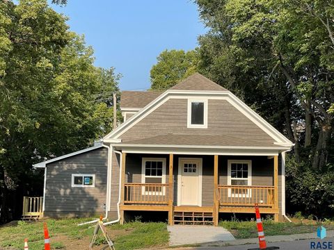 Photo of 623 N Minnesota Ave, Sioux Falls, SD 57104 (MLS # 22600761)