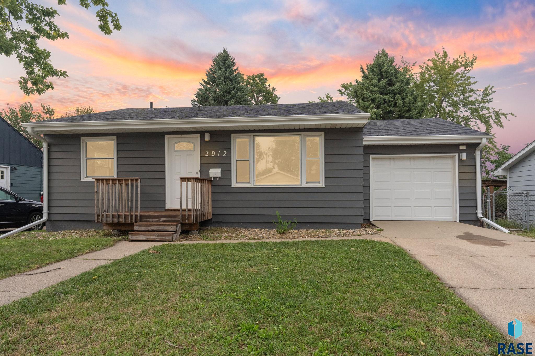 2912 E Sioux St