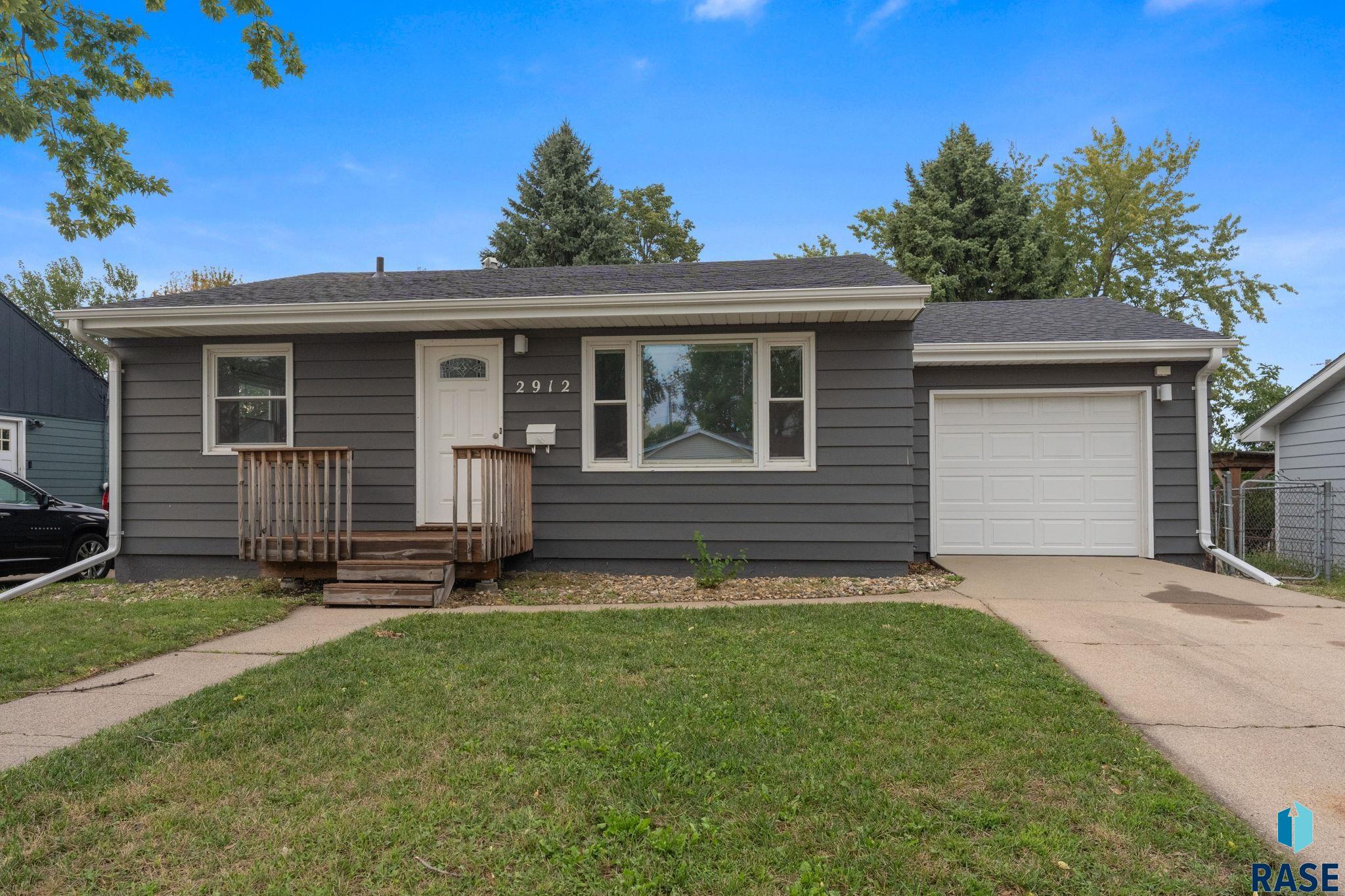 2912 E Sioux St