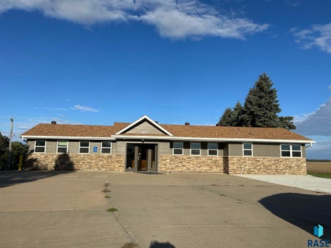 Photo of 5517 N Cliff Ave, Sioux Falls, SD 57104 (MLS # 22607650)