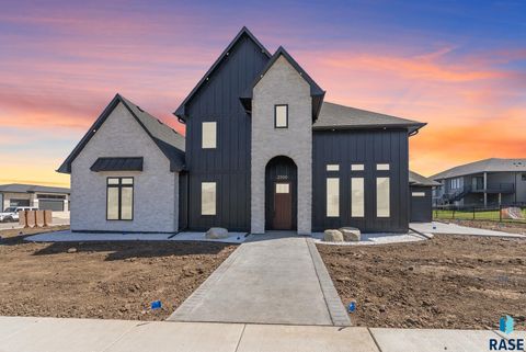 Photo of 2300 S Meadowview Ave, Sioux Falls, SD 57110 (MLS # 22600946)