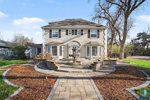 Photo of 220 E 27th St, Sioux Falls, SD 57105 (MLS # 22602631)