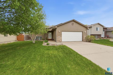 Photo of 5605 W Rebecca St, Sioux Falls, SD 57106 (MLS # 22603336)
