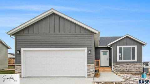 Photo of 316 S Willow Spring Dr, Sioux Falls, SD 57110 (MLS # 22600653)