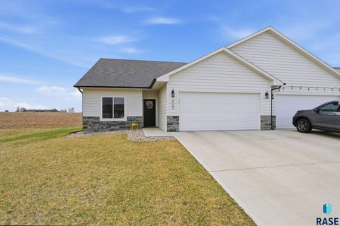 Photo of 1509 S Ebenezer Ave, Sioux Falls, SD 57106 (MLS # 22602340)