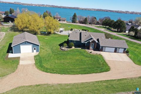 Homes For Sale - 6601 Lenola Heights<br/> Wentworth, SD 57075