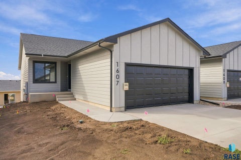 Townhouse For Sale - 1607 N Tina Drive<br/> Minnehaha County, Sioux Falls, SD 57110