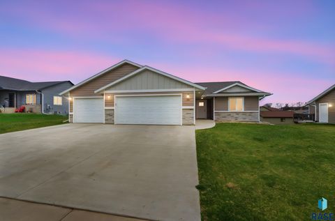 Photo of 107 E 15th St, Dell Rapids, SD 57022 (MLS # 22602705)