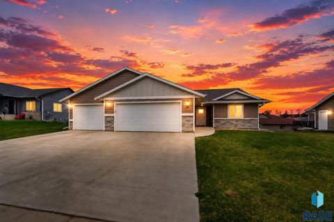 Homes For Sale - 107 E 15th Street<br/> Dell Rapids, SD 57022