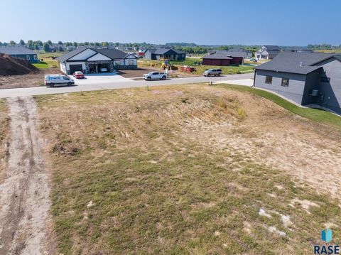 Photo of 5535 W Colonial Ct, Sioux Falls, SD 57107 (MLS # 22601407)