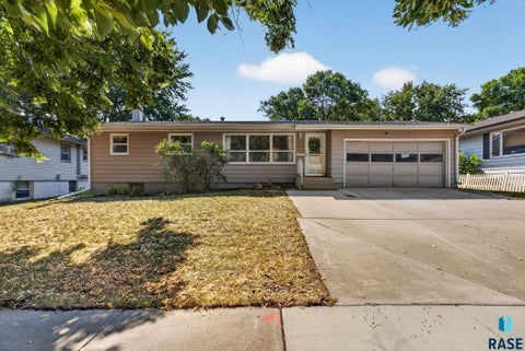 Homes For Sale - 3105 S 9th Avenue<br/> Sioux Falls, SD 57105