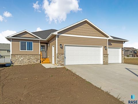 Photo of 5321 S Bahnson Ave, Sioux Falls, SD 57110 (MLS # 22602914)