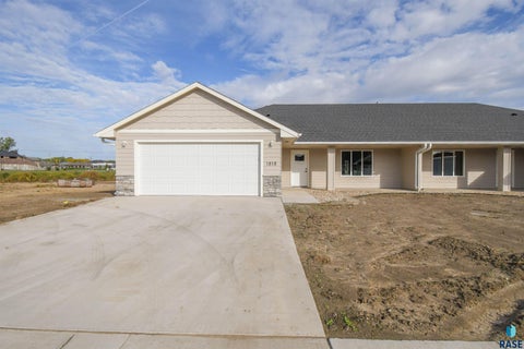 Photo of 1818 S Daylight Dr, Sioux Falls, SD 57110 (MLS # 22607746)