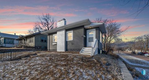 Photo of 1101 S 6th Ave, Sioux Falls, SD 57104 (MLS # 22600576)