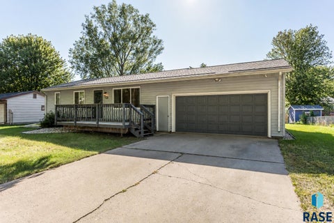 Homes For Sale - 2201 S Grandview Avenue<br/> Minnehaha County, Sioux Falls, SD 57103
