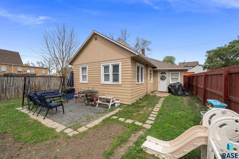 Photo of 314 N Fairfax Ave, Sioux Falls, SD 57103 (MLS # 22603365)