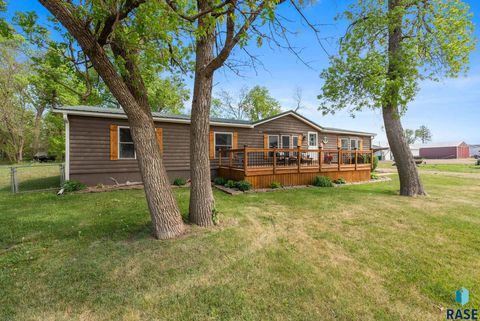 Homes For Sale - 6132 Dakota Avenue<br/> Madison, SD 57042