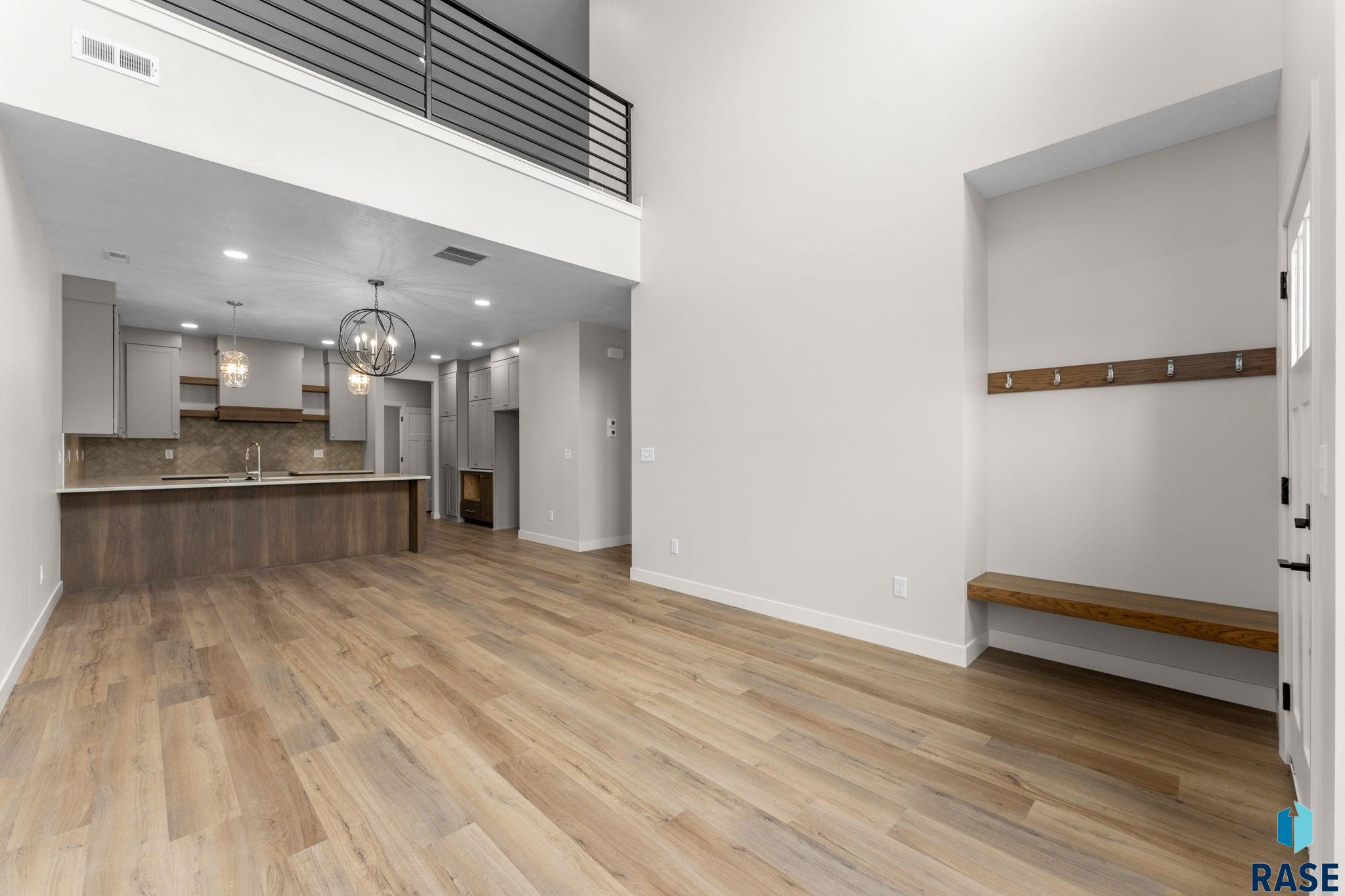 102 N Bryggen Pl