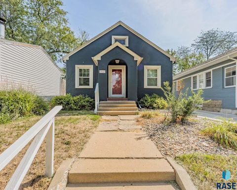 Photo of 1812 S Norton Ave, Sioux Falls, SD 57105 (MLS # 22603600)