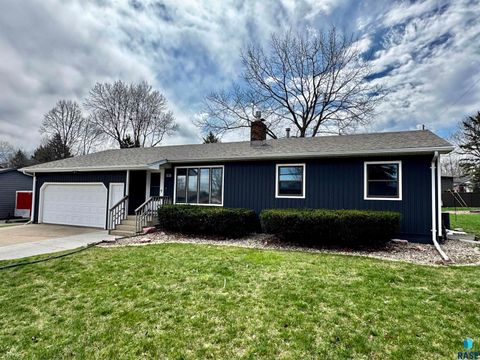 Photo of 4401 E 20th St, Sioux Falls, SD 57103 (MLS # 22602875)
