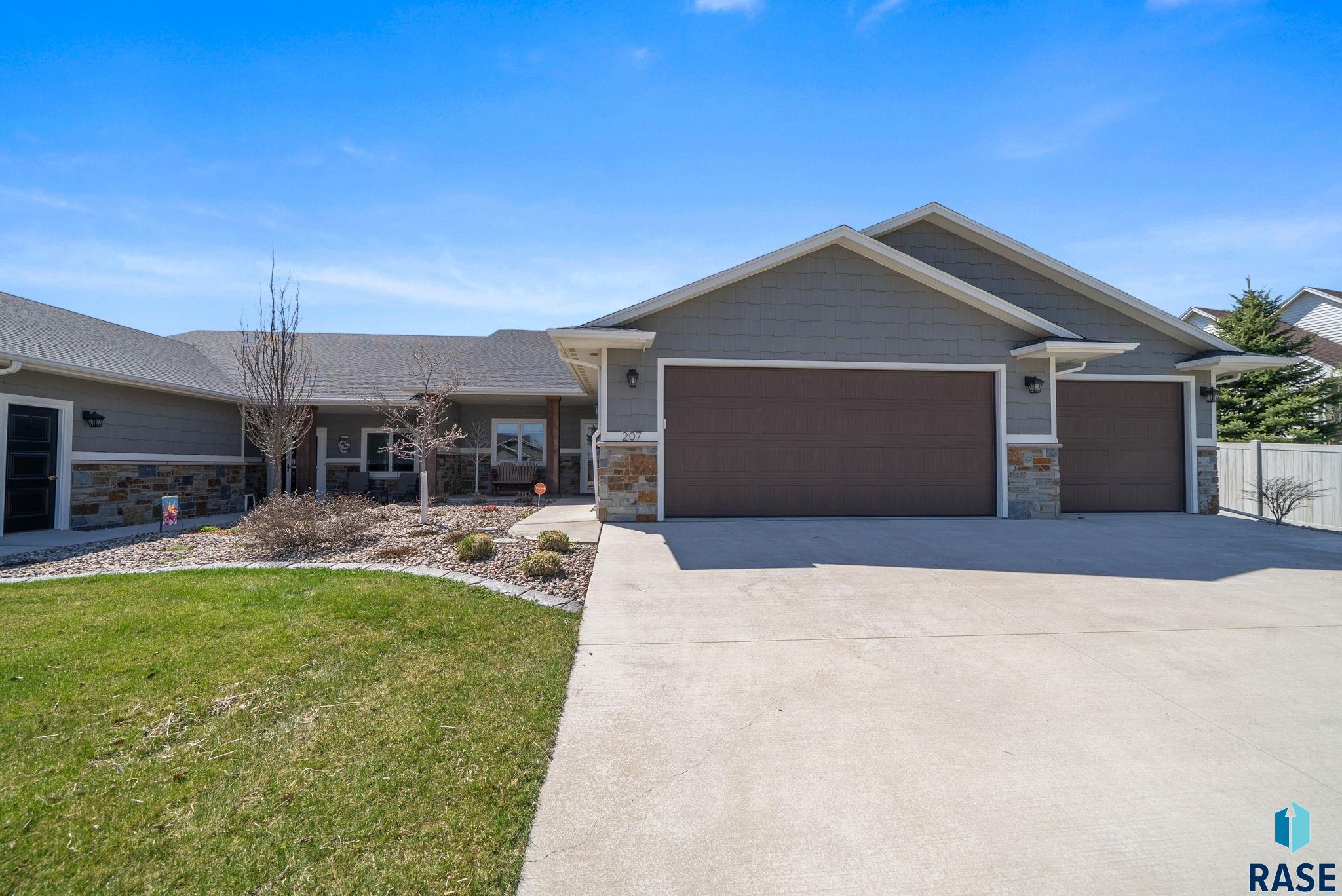 207 N Pine Lake Dr