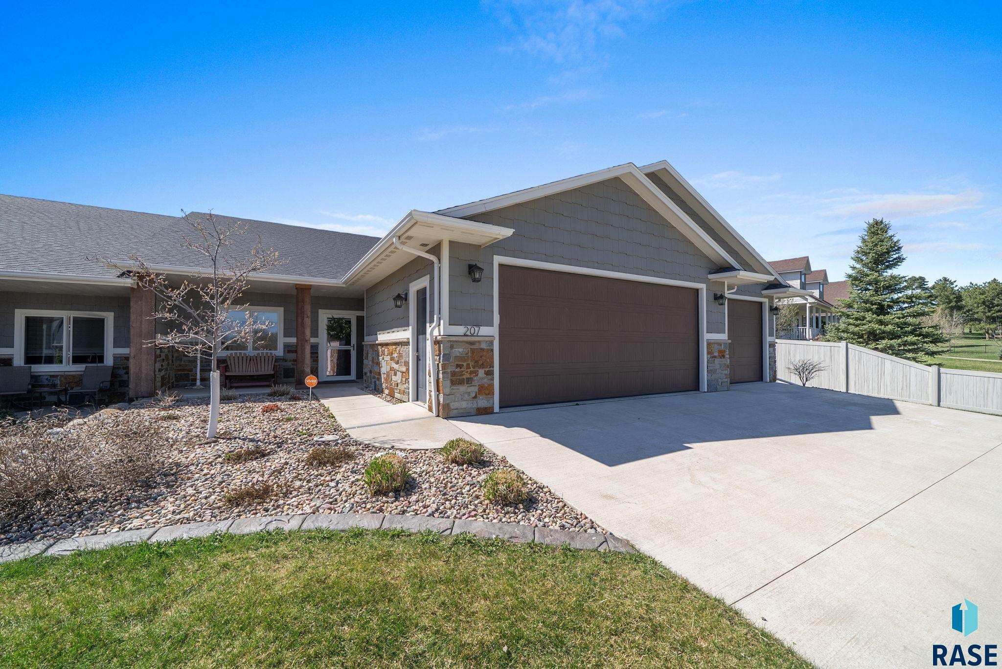 207 N Pine Lake Dr