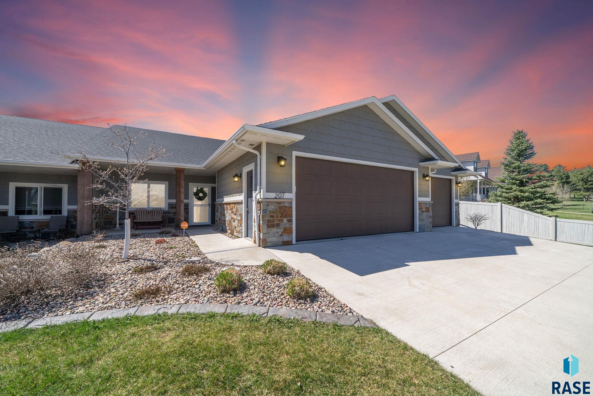 207 N Pine Lake Dr