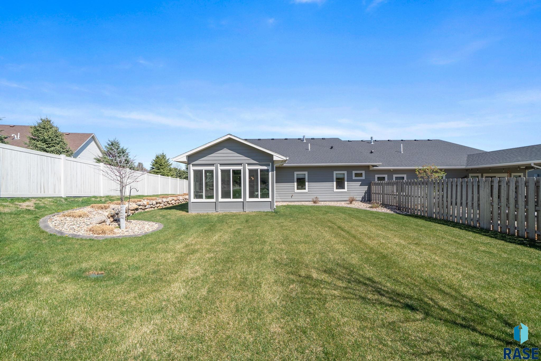 207 N Pine Lake Dr
