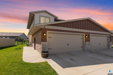 Photo of 2413 S Ronsiek Ave, Sioux Falls, SD 57106 (MLS # 22603708)