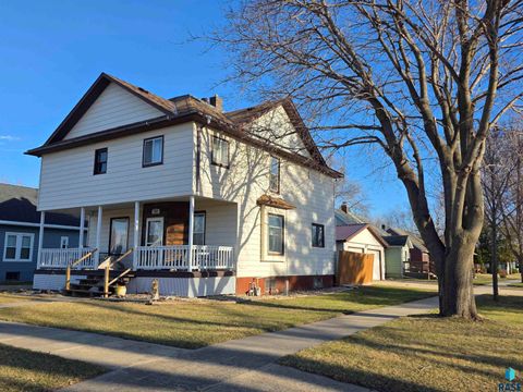 Homes For Sale - 702 4th St Se Street<br/> Pipestone, MN 56164