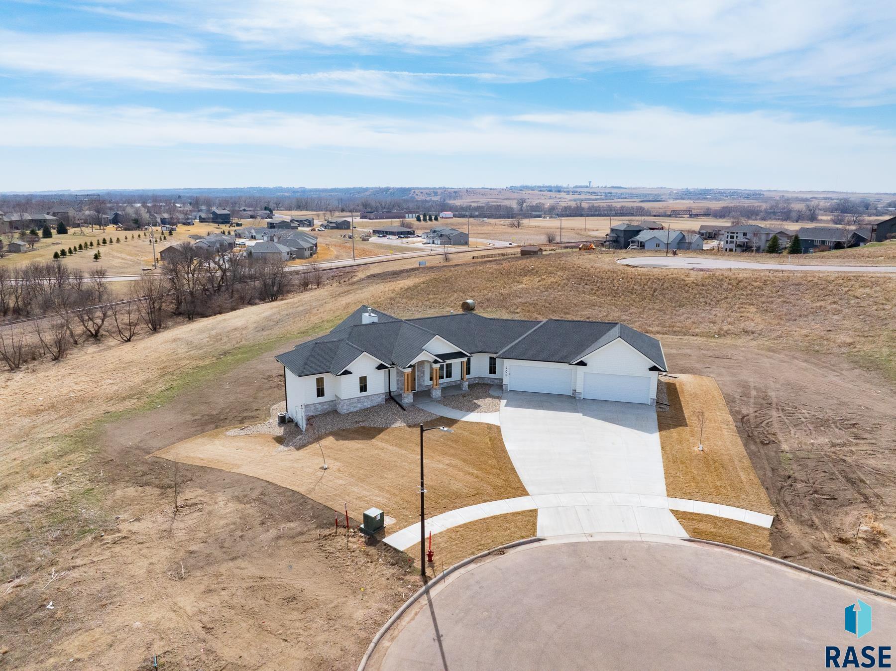705 N Sapphire Cir