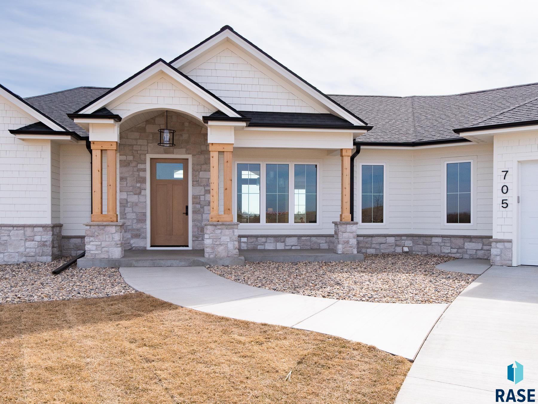 705 N Sapphire Cir