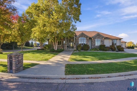 Photo of 2701 W Dalston Cir, Sioux Falls, SD 57108 (MLS # 22608050)
