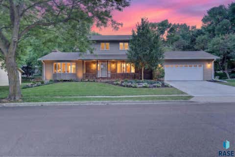 Homes For Sale - 2429 E Stanton Drive<br/> Minnehaha County, Sioux Falls, SD 57103