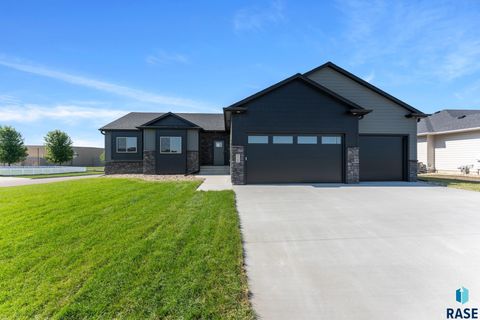 Photo of 6709 E 37th St, Sioux Falls, SD 57110 (MLS # 22601420)