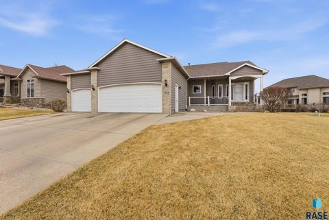 Photo of 6520 S Heatherridge Trl, Sioux Falls, SD 57108 (MLS # 22602371)