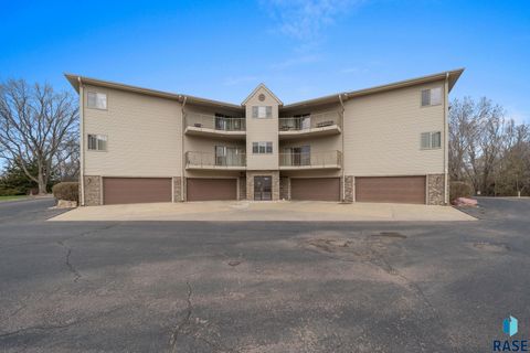 Photo of 1641 S Cleveland Ave 206 #206, Sioux Falls, SD 57103 (MLS # 22602624)