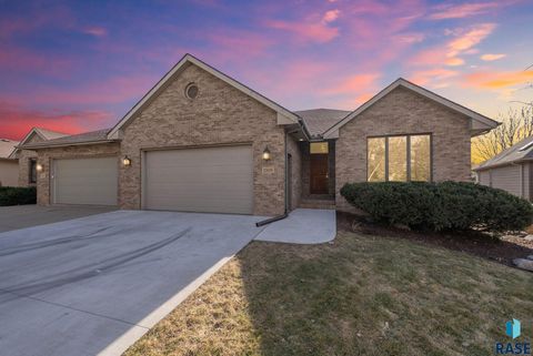 Photo of 2505 S Big Timber Pl, Sioux Falls, SD 57105 (MLS # 22602040)