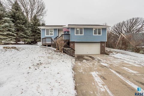 Photo of 5303 E Lake Placid Cir, Sioux Falls, SD 57110 (MLS # 22600609)