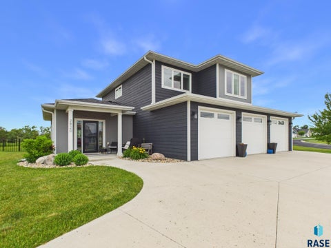Photo of 2820 Sweetgrass Dr, Brookings, SD 57006 (MLS # 22604431)