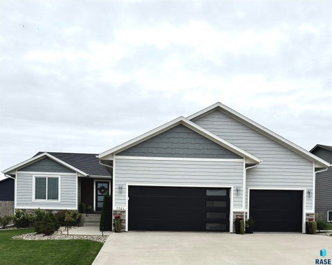 Photo of 5301 E Revere Dr, Sioux Falls, SD 57110 (MLS # 22607459)
