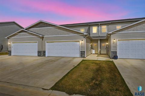 Photo of 8032 E Tencate Pl, Sioux Falls, SD 57110 (MLS # 22602059)