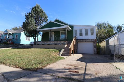 Photo of 806 N Dakota Ave, Sioux Falls, SD 57104 (MLS # 22602593)