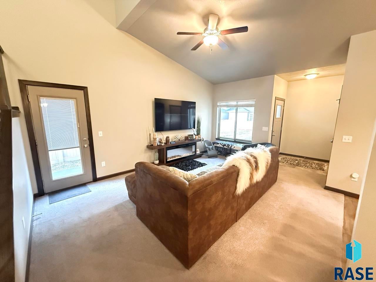 115 E Ivy Rd - Photo 4