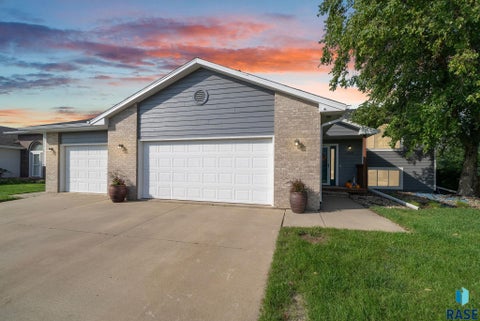 Photo of 6904 W 66th St, Sioux Falls, SD 57106 (MLS # 22607445)