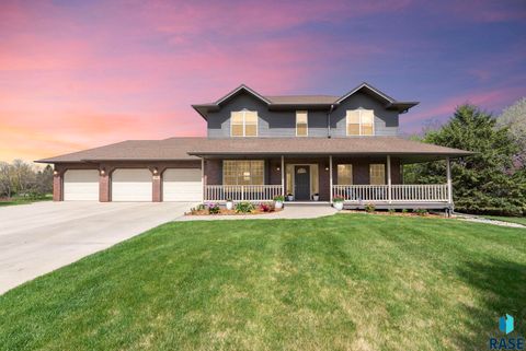 Photo of 909 S Fawn Ct, Sioux Falls, SD 57110 (MLS # 22603405)