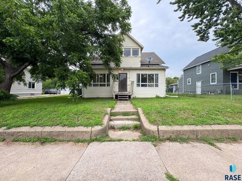 Homes For Sale - 1324 E 6th Street<br/> Minnehaha County, Sioux Falls, SD 57103