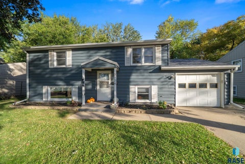 Photo of 3904 E 21st St, Sioux Falls, SD 57103 (MLS # 22607859)